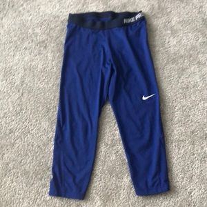 Nike Pro women’s leggings Capri. Blue. L